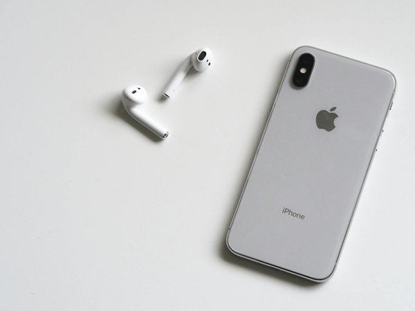 Comment nettoyer le haut-parleur de votre iPhone 11 sans endommager le composant ?